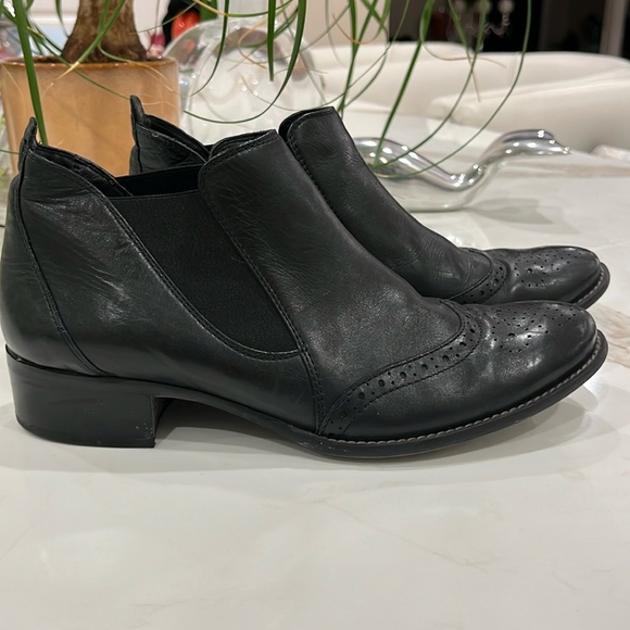 EUC Paul Green black chelsea ankle boots with elastic gusset &toe cap 1.25” heel - Picture 2 of 15